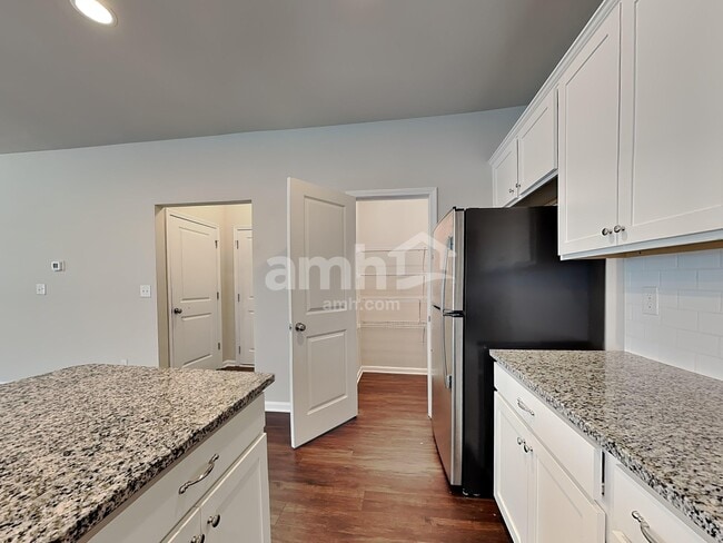 Building Photo - 218 Omega Ct