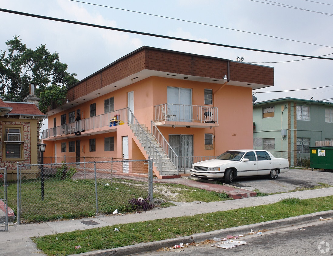 Building Photo - 1142 NW 6th St