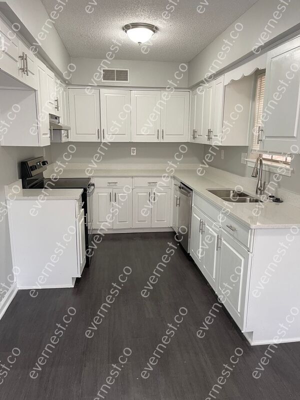 Building Photo - 3421 Fox Meadows Rd