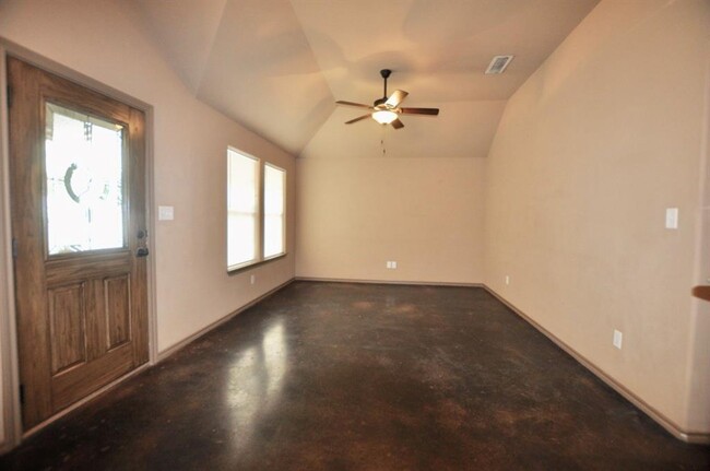 Building Photo - 663 W Tarleton St