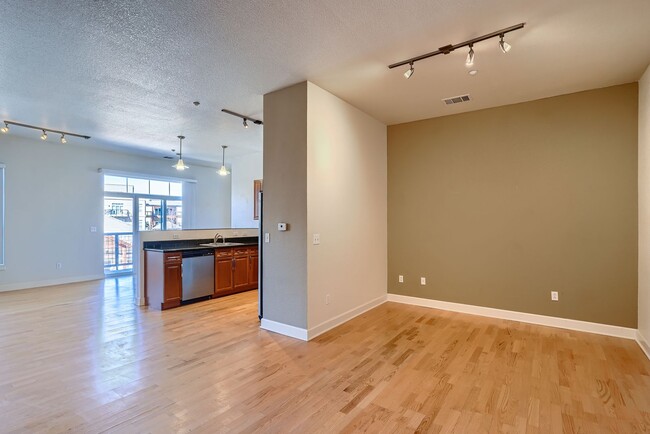Building Photo - Evolve Real Estate: Beautiful Loft 1 Bed/2 Baths, 1200 SQFT in the Heart of Greenwood Village!