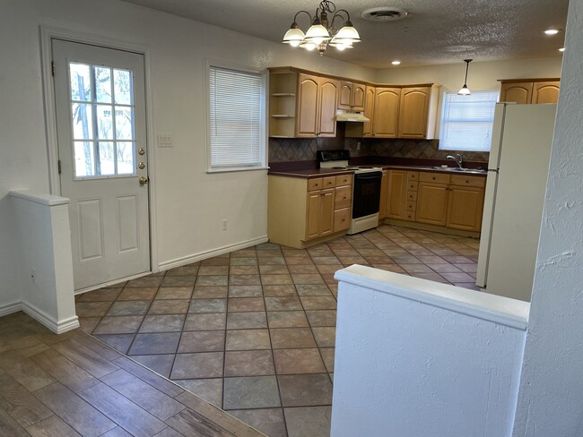 Building Photo - 4616 Priscilla Ln