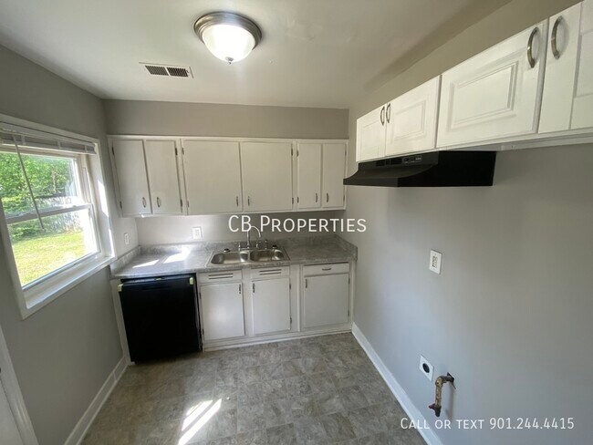 Building Photo - 3717 Deerwood Cove