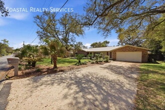 Building Photo - 157 Country Club Rd