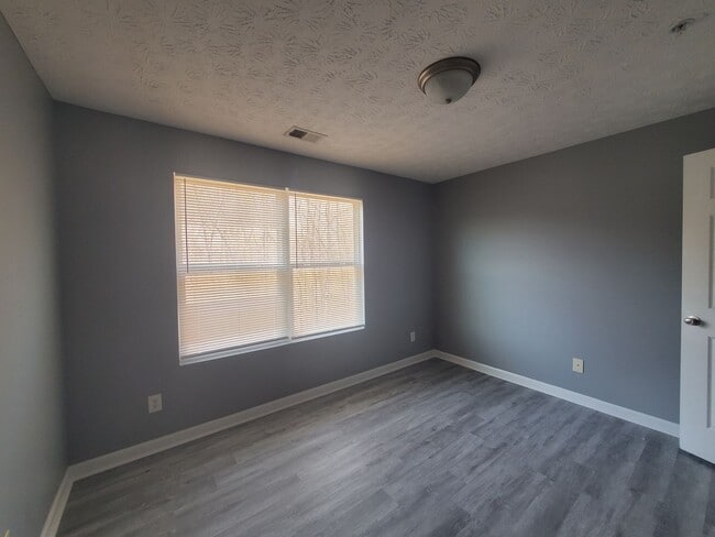 Building Photo - Open House on Spacious Condo