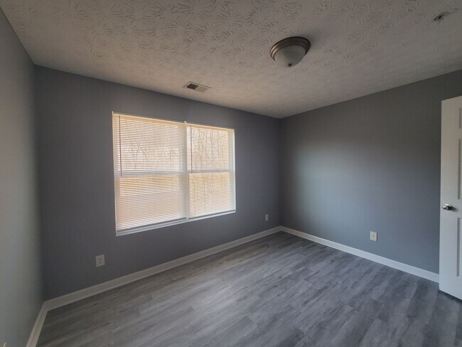 Foto del edificio - Open House on Spacious Condo