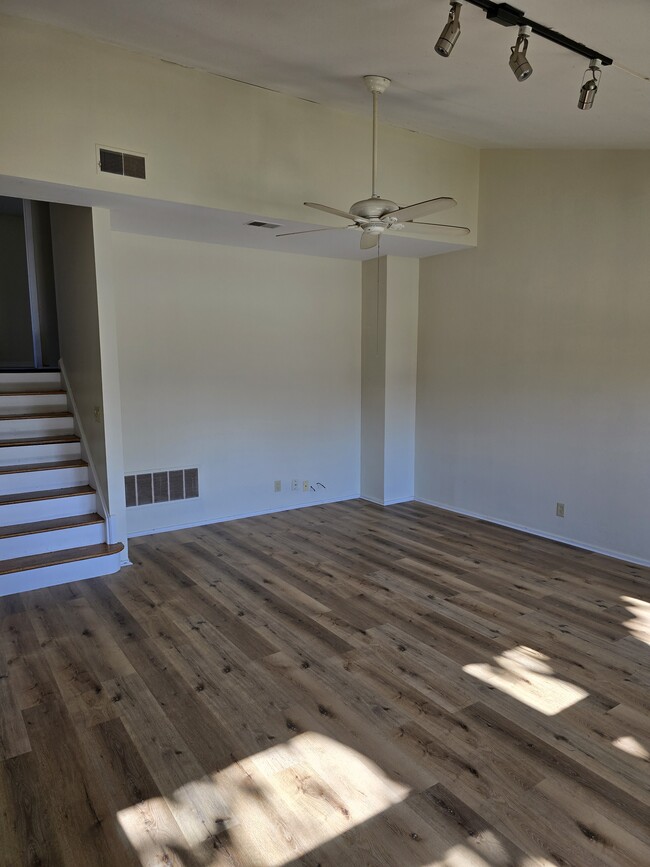 Building Photo - Fairway