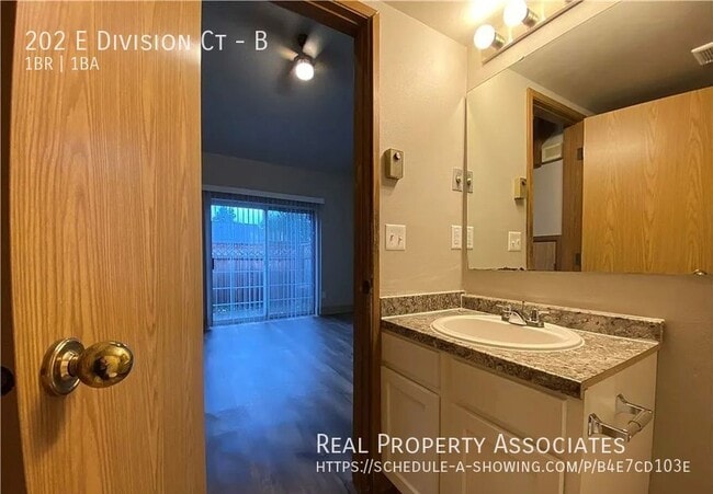 Foto del edificio - 202 E Division Ct