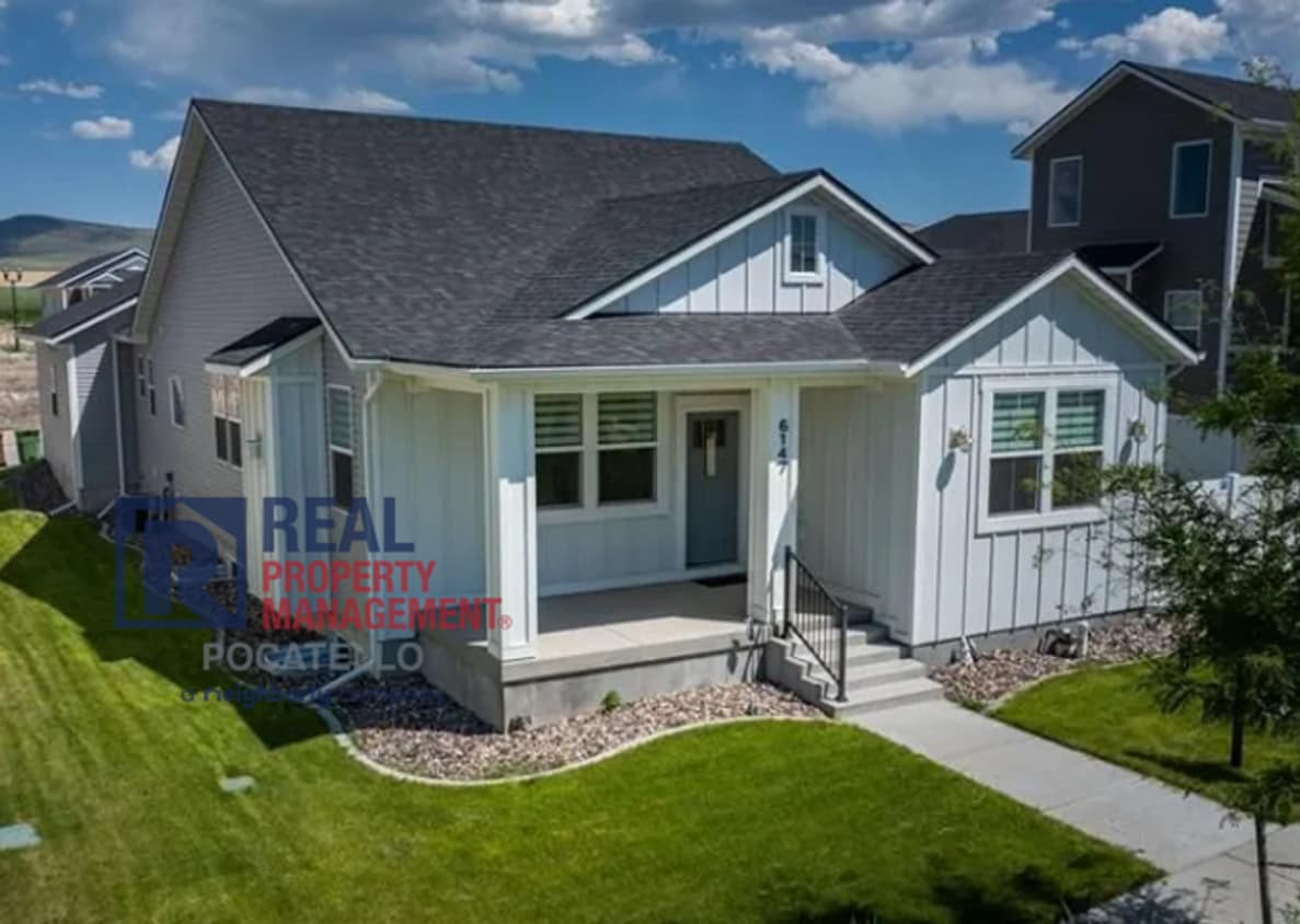 Primary Photo - Beautiful Brand New 6 bedroom 3.5 bahtroom...