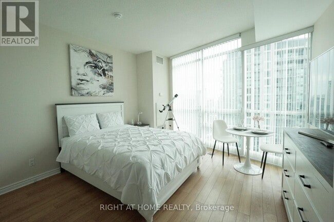 Building Photo - 219 Fort York Blvd