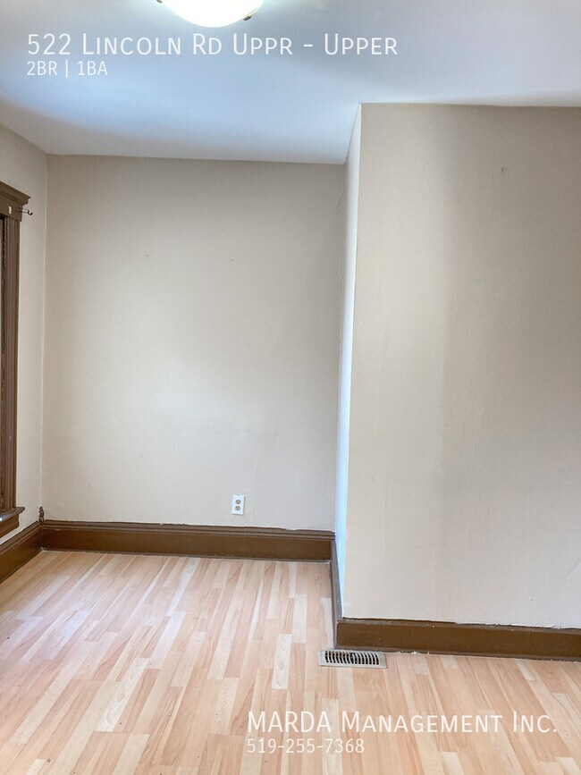 Photo du bâtiment - CHARMING 2 BED/1 BATH UPPER IN WALKERVILLE + HYDRO