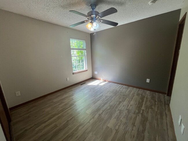 Building Photo - LEASING
