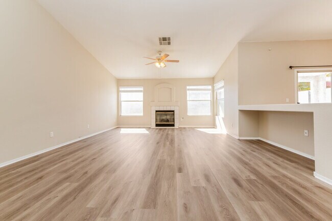 Foto del edificio - 607 Park Landing Ct