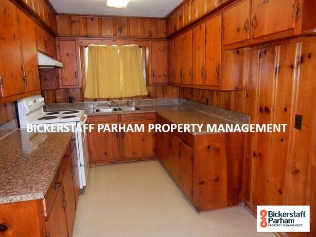 Building Photo - Wonderful Home With Lots Of Charm. Located...