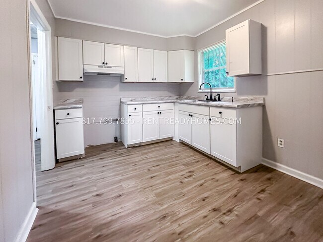 Foto del edificio - 405 Midway St