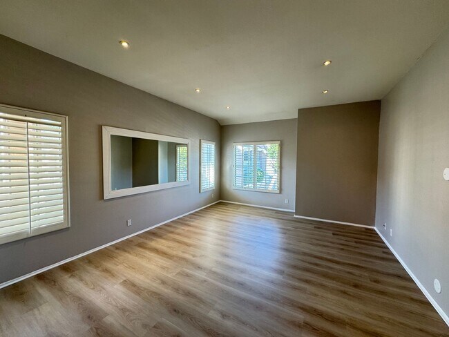 Foto del edificio - Bright and Airy 2Bd/2Ba Condo w/AC, W/D an...