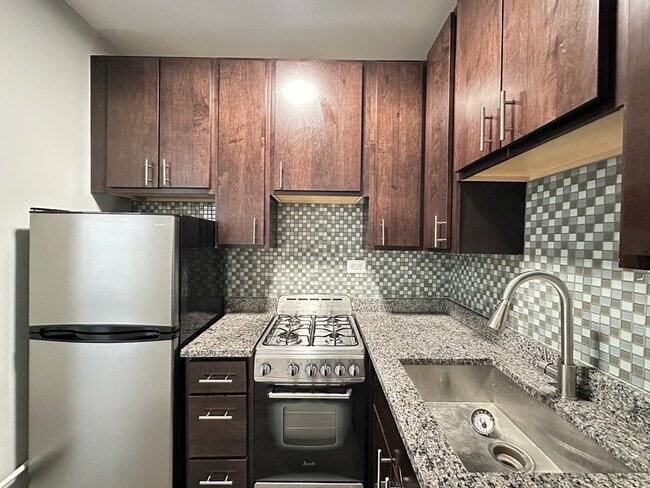 Building Photo - 4823 N Damen Ave