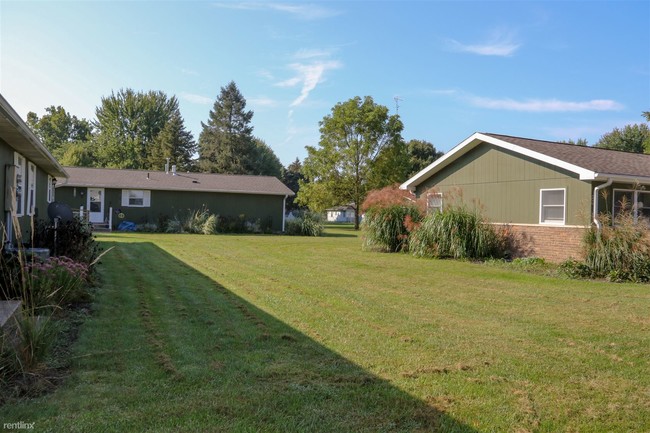 Building Photo - 2 br, 1 bath  - Greenhaus