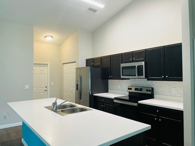 Building Photo - 112 SW Ridgecrest Dr