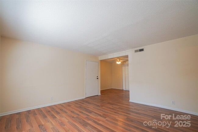 Foto del edificio - 2606 Park Rd