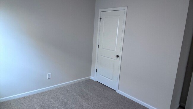 Foto del edificio - 4619 Slatestone Dr