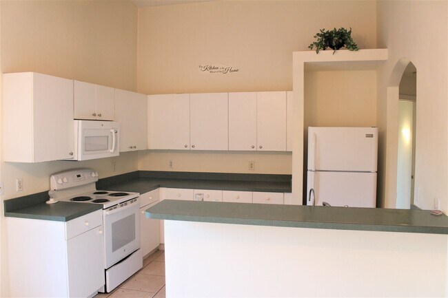 Building Photo - 3 Bedroom, 2 Bath Home Near Chickasaw Rd!
