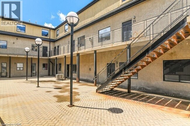 Building Photo - 12 Bridgeport Rd E