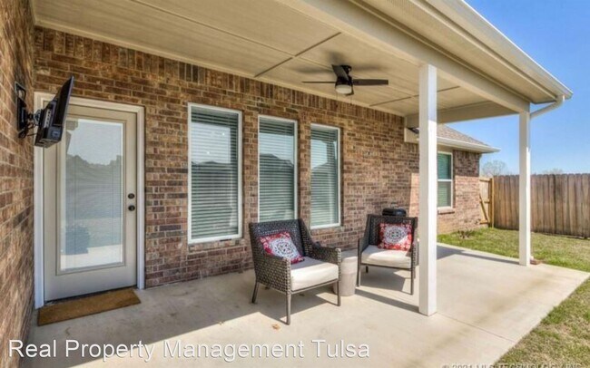 Building Photo - 3 br, 2 bath House - 4224 W 4th