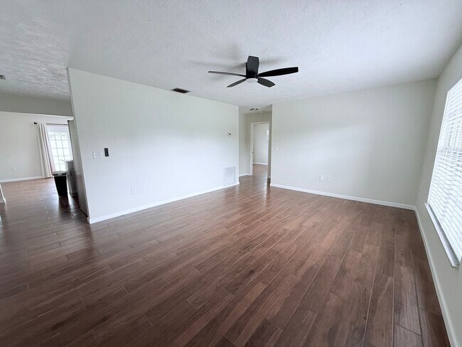 Foto del edificio - 3-Bed/2-Bath Sarasota Gem: Private Pool & Central Location!!