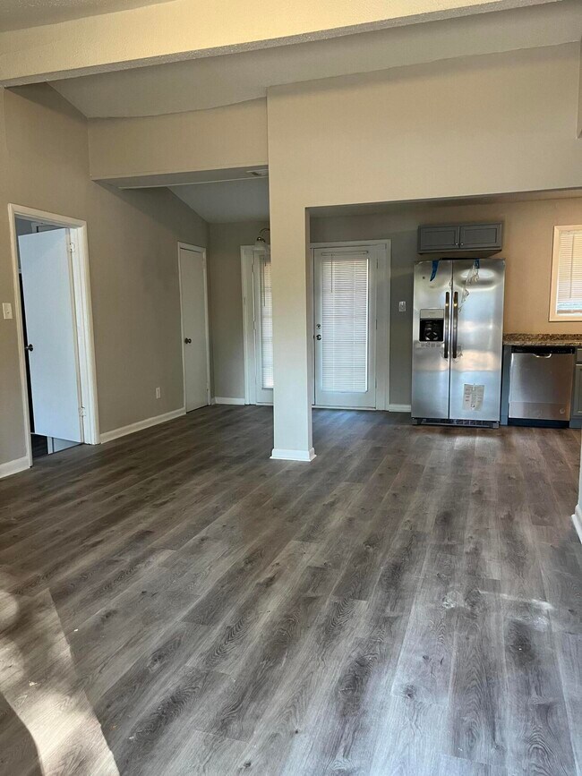Foto del edificio - 1411 Ridgewood Dr