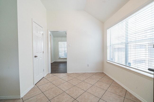Building Photo - 2111 Sailwind Dr