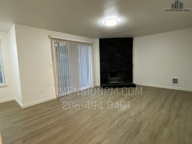 Foto del edificio - Bottom floor Condo with W&D hookups in Federal Way, Utilities Included!