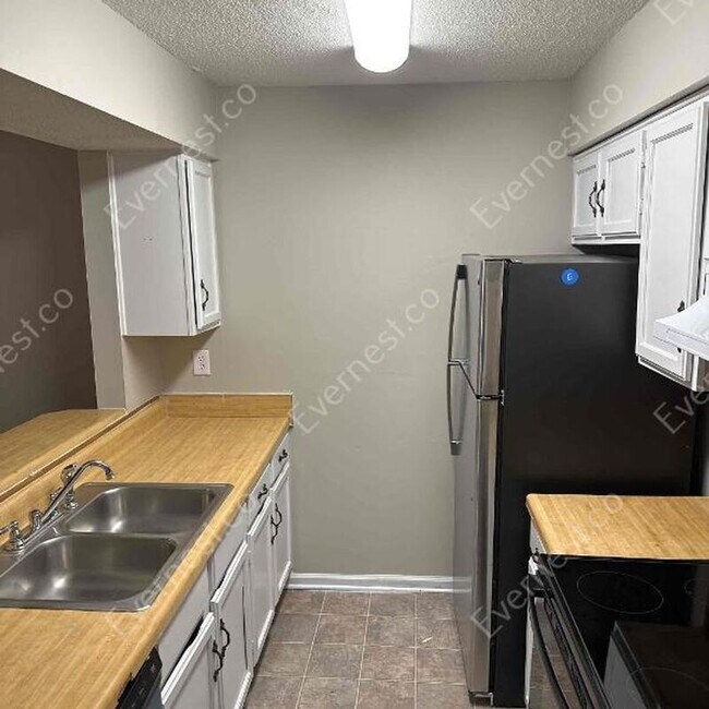 Foto del edificio - 646 Valley Crest Dr