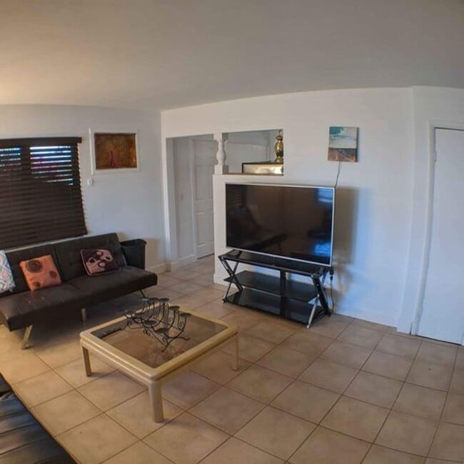 Photo - 1637 Devonshire Ln Apartment