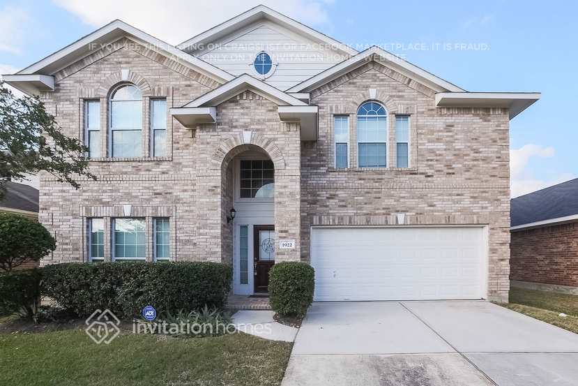 Foto principal - 1922 Coverlea Ct