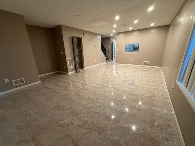 Building Photo - 161 Patriots Ct