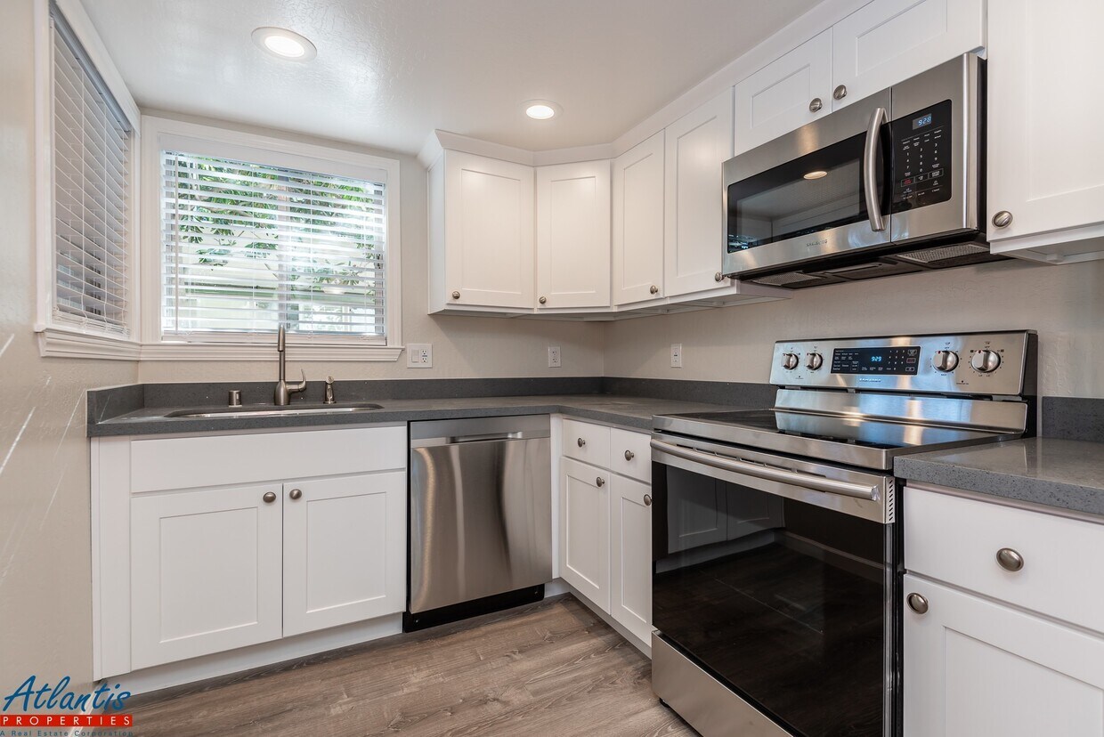 Primary Photo - 14225 Lora Dr