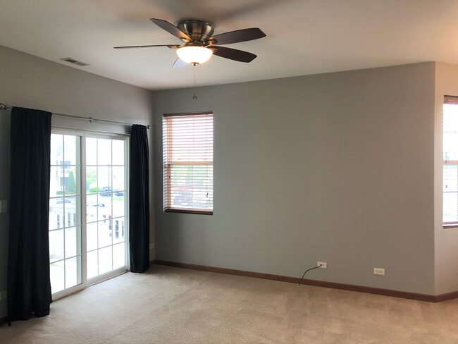 Building Photo - 2220 Aurora Dr