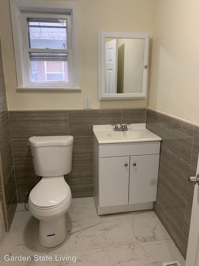 Building Photo - 5 br, 2 bath House - 75 S Munn Ave
