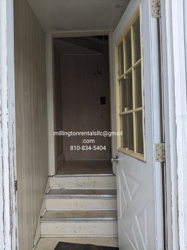 Entrada de la planta superior - 6029 3rd St