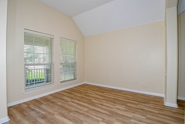 Building Photo - 20826 Meadowhill Dr