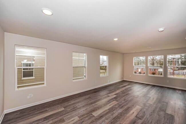 Foto del edificio - 3BR Townhome • Brand-New Build • Garage Parking
