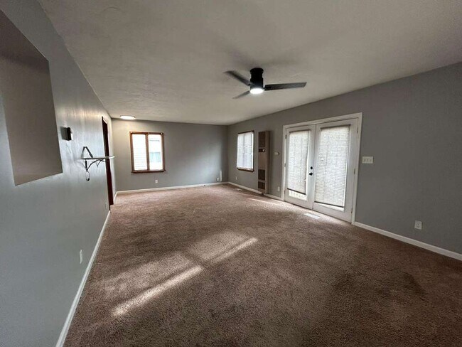 Foto del edificio - ? Beautiful 3-Bedroom Brick Bungalow in the Heart of Wickliffe ?