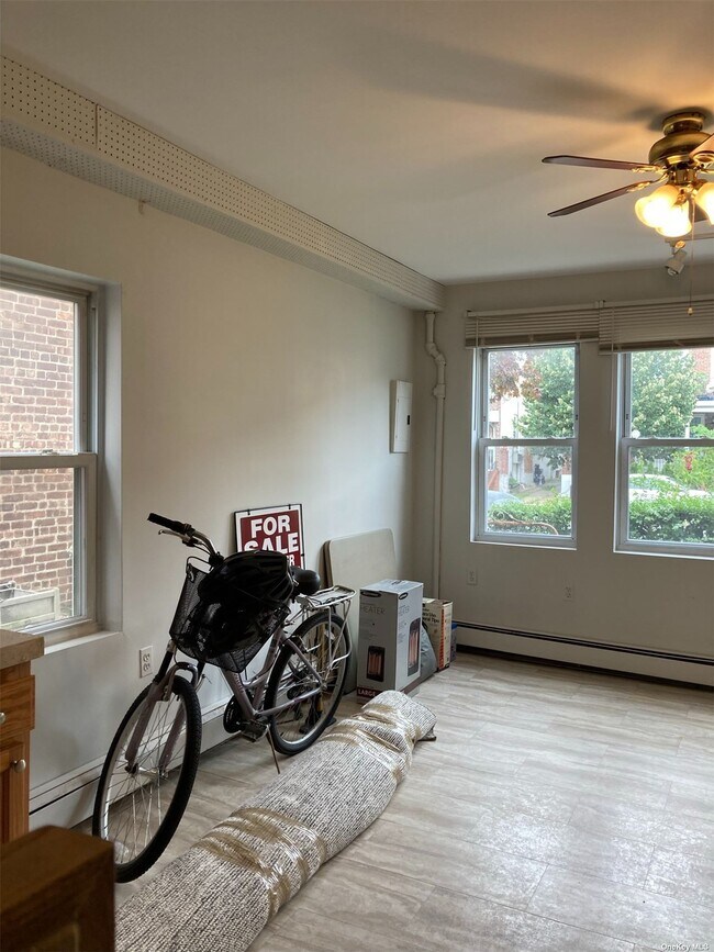Foto del edificio - 6814 Clyde St