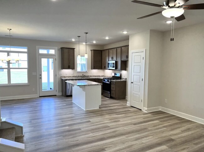 Foto del edificio - 207 Taylor Woods Ct