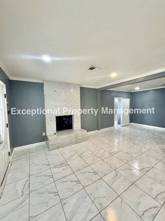 Foto del edificio - 8047 Laurel Ave