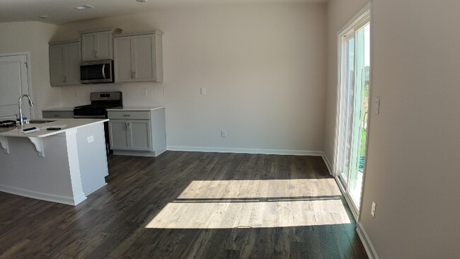 Building Photo - 225 Mosby Dr