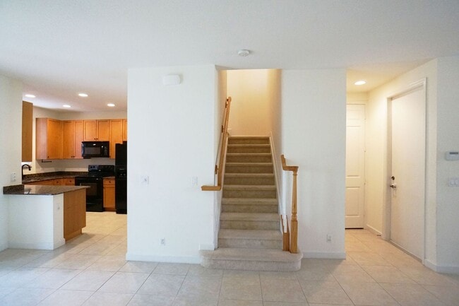 Building Photo - 3Bed/ 2.5Bath Townhome W/Garage - Gramercy...