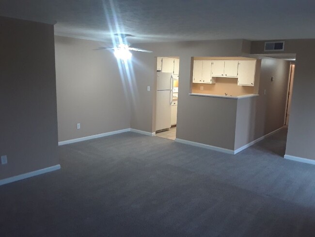 Building Photo - 75 Tanglewood Ct