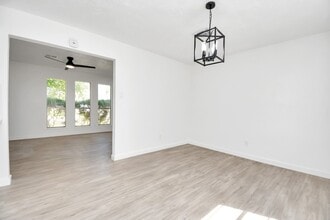 Building Photo - 9912 Cardinal St